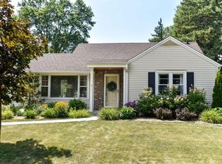4051 N 110th St, Wauwatosa, WI 53222