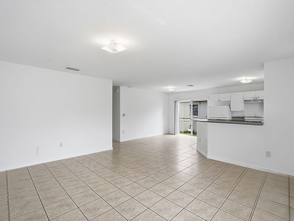 5th image of 3724 E 38th Ave