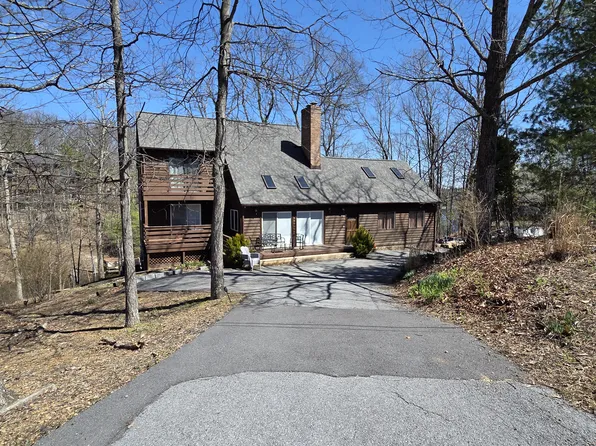 109 Carolyn Dr, Cross Junction, VA 22625