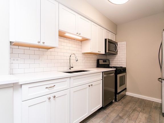 2nd image of 9146 W 140th St APT 3SE