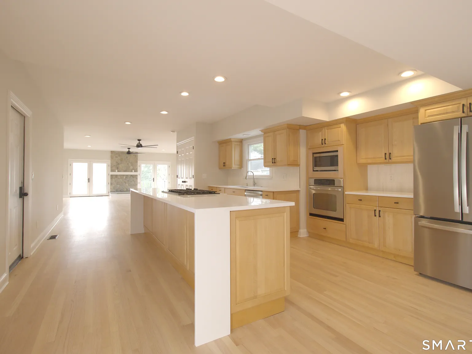 3 bed, 2.0 bath, 2600 sqft, $5,199 — Photo 4