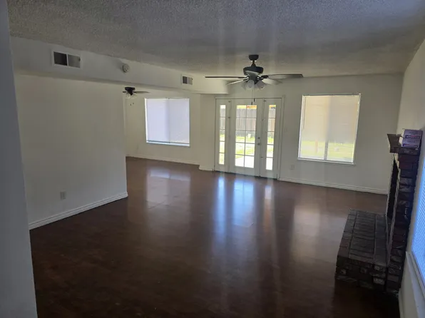 1300 Canyon Ct, Bakersfield, CA 93307