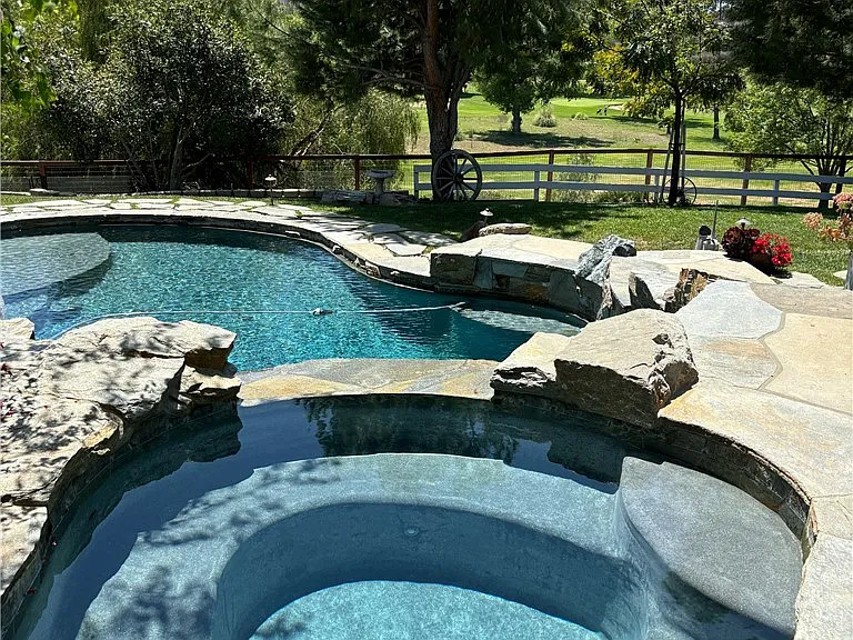 1014 Hacienda Dr — Photo 22
