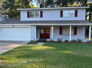 517 SW Heatherwood Dr, Jackson, MS 39212