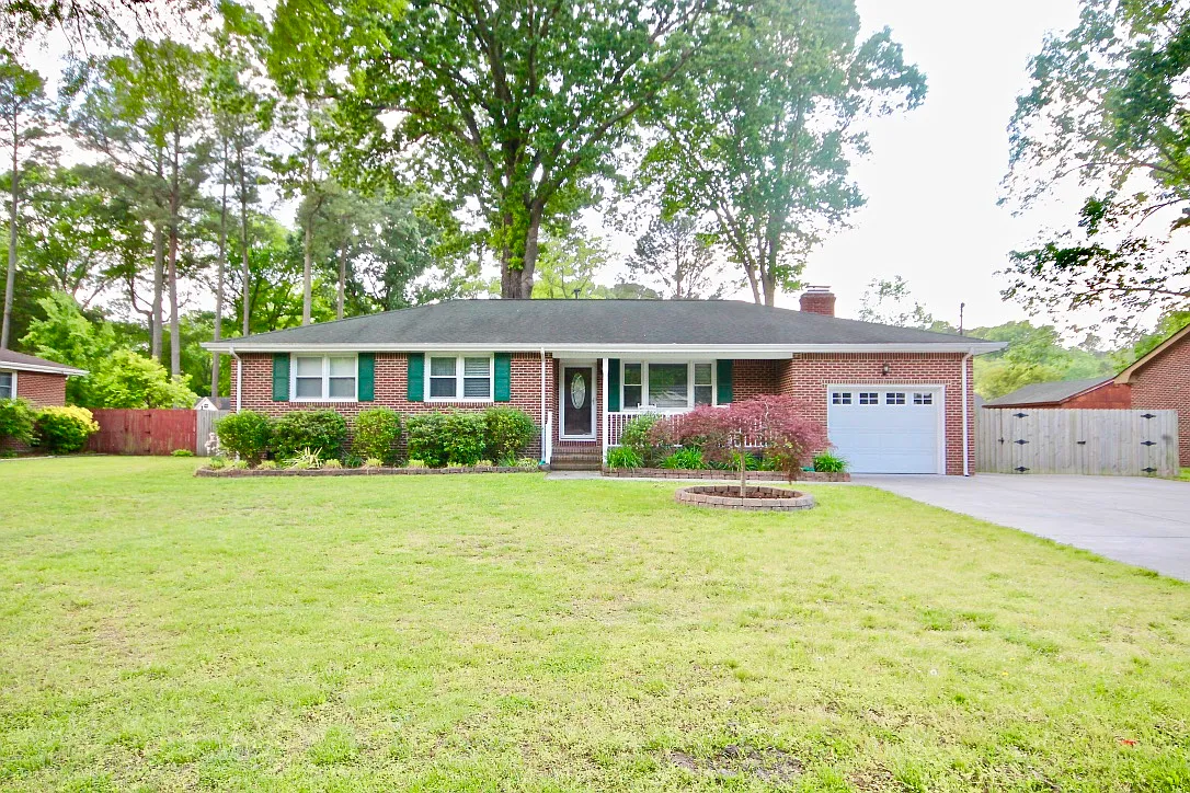 400 Briarfield Drive - - — Photo 2