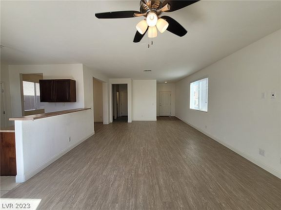 5th image of 9327 Winebrook Ave #0