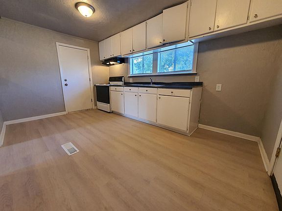 3rd image of 2809 N Shadynook Way