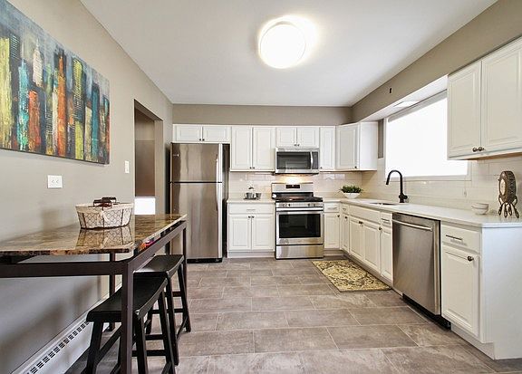 5th image of 1104 Longmeadow Dr