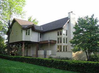 129 Herrick Rd, Riverside, IL 60546