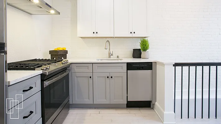 Sold by Garfield Realty  | media 15