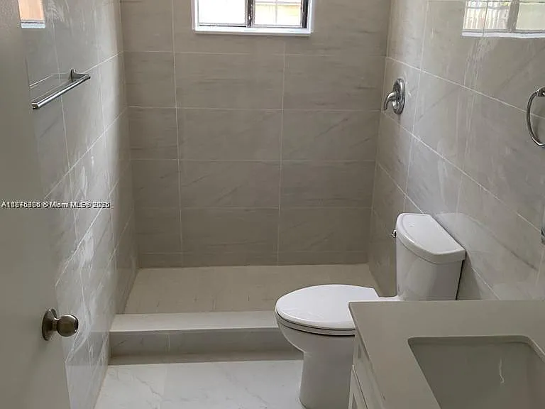 5650 W 26th Ct — Photo 3