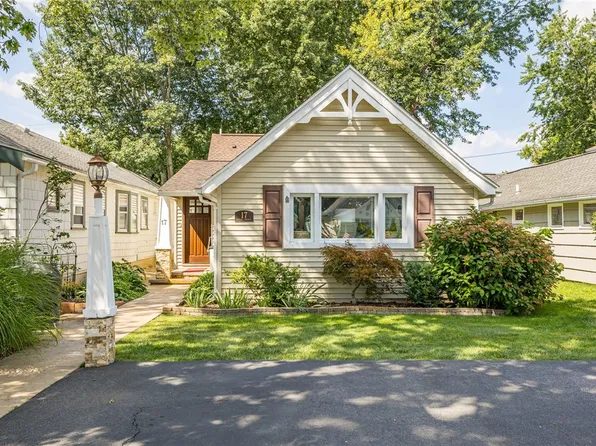 17 Bateau Ter, Rochester, NY 14617