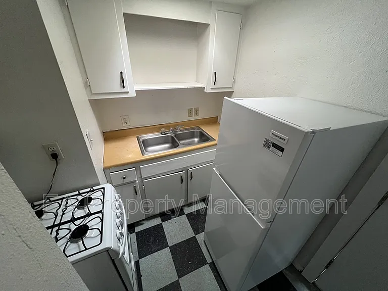123 Walter St NE #4 — Photo 7