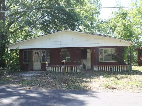 305 Holy Hill Pl, Manchester, GA 31816