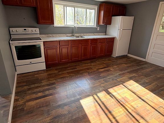 2nd image of 3122 S Main St #2