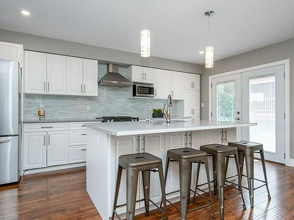 5th image of 35 Pinnacle Cres