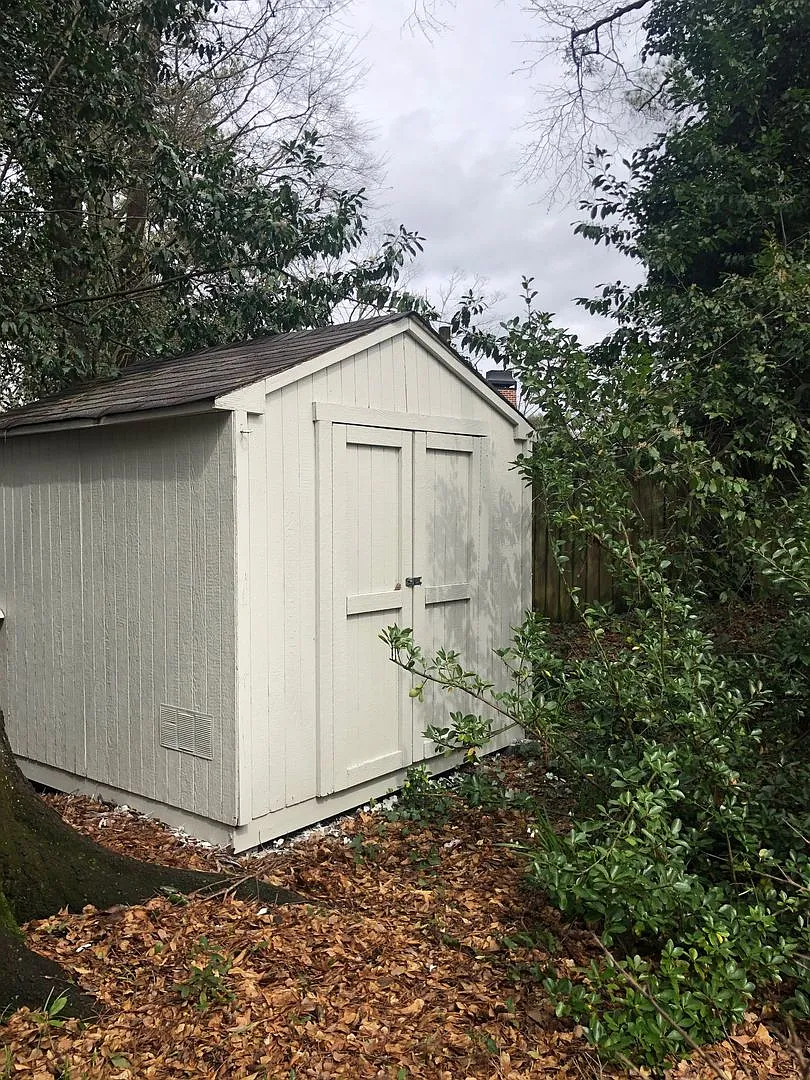 Great Emory Area Rental — Photo 4