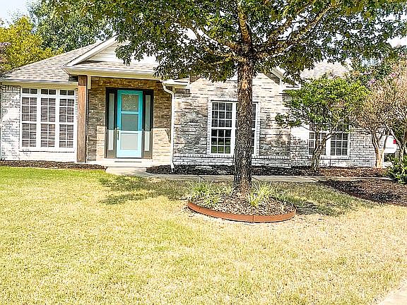 Nice mature landscaping.