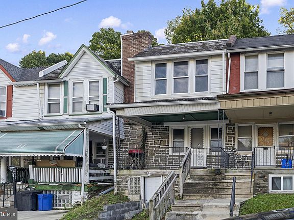 3rd image of 298 E Queen Ln