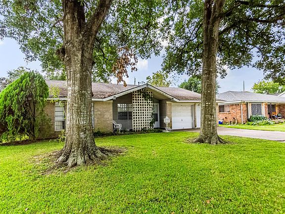 3rd image of 2714 Hillshire Dr