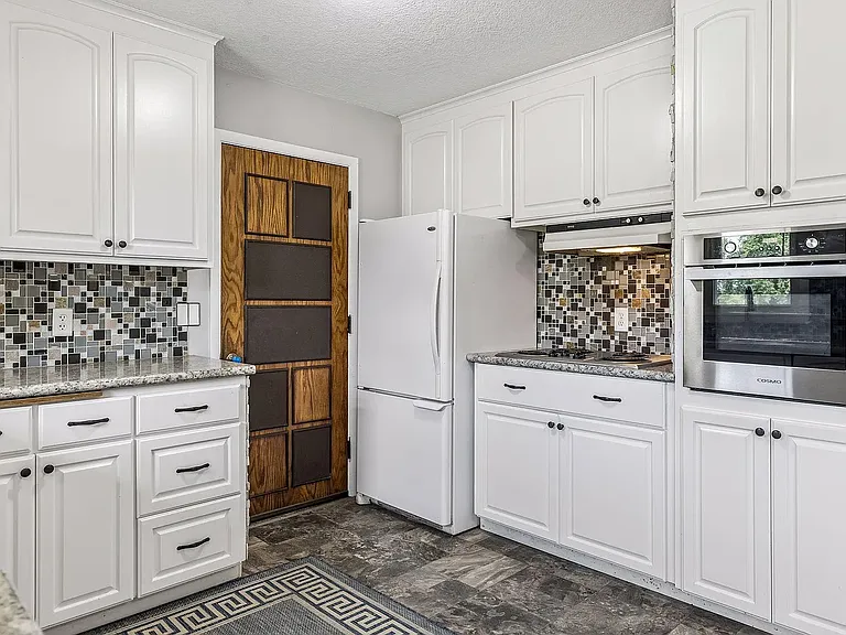 1064 Hackmann Cir NE — Photo 8