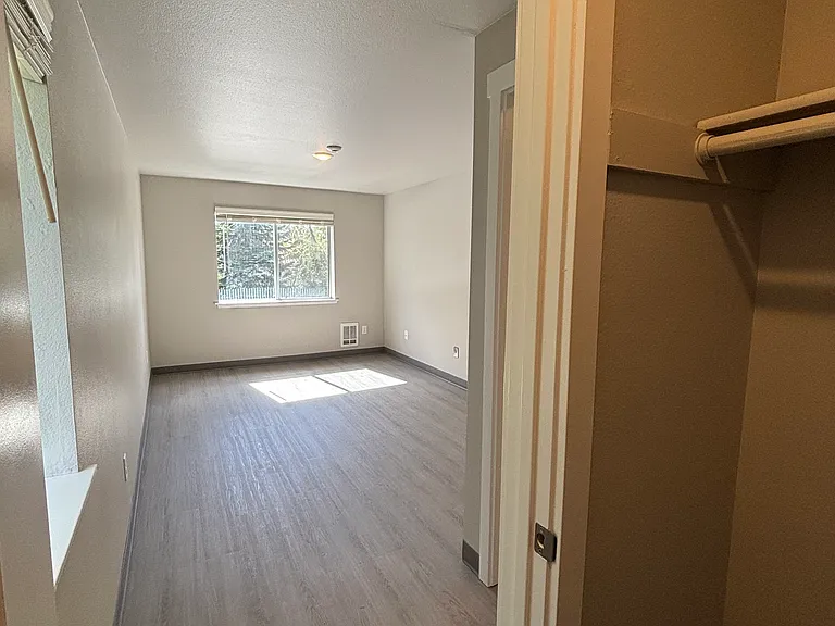 Chambers Crest Apartments — Photo 50
