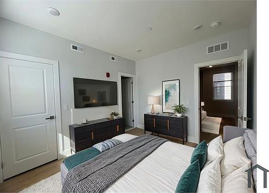 2nd image of 3860 Brown St