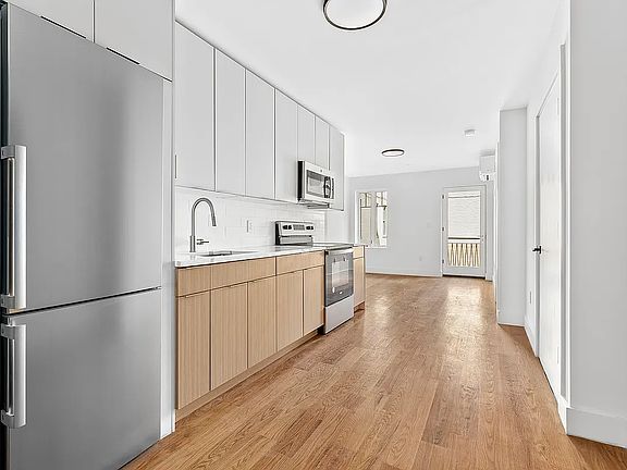 4th image of 61 Clarkson Ave APT 1B