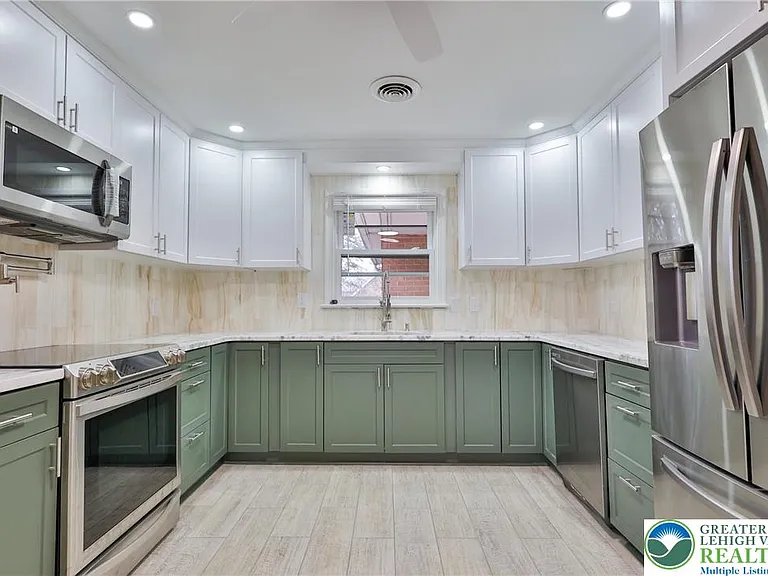 336 E Market St — Photo 6