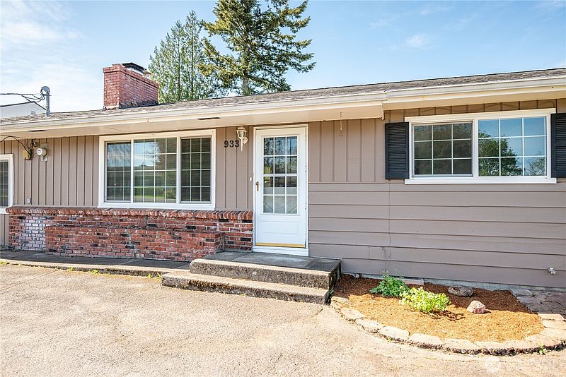 3rd image of 933 S Nevada Drive