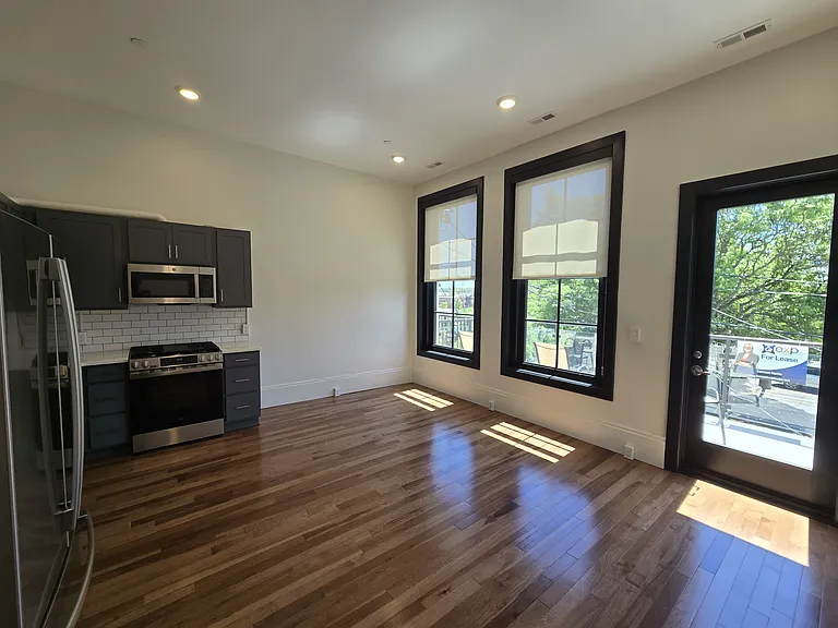 238 E Michigan Ave #B — Photo 2