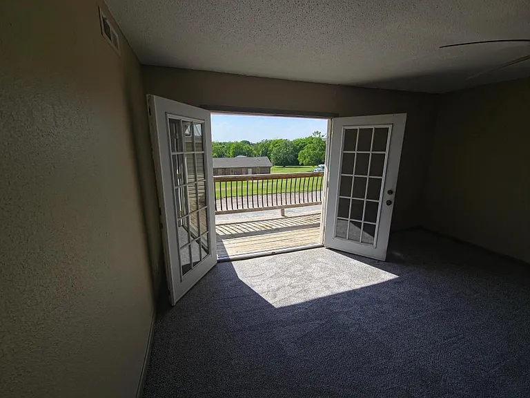 300 E Windsor Rd #123 — Photo 8