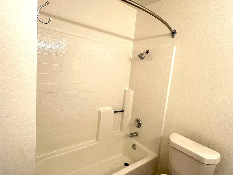 52 Bridgeport — Photo 17
