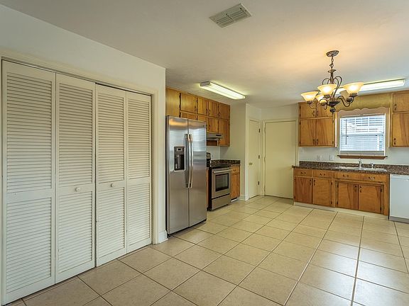 4th image of 4212 Red Oak Dr
