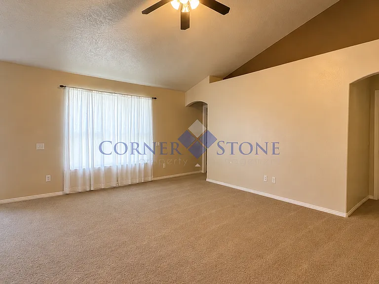 8179 E Portage St — Photo 2