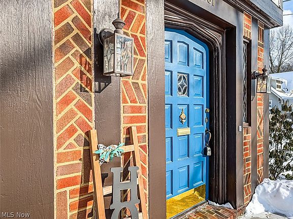 2nd image of 931 Amelia Ave