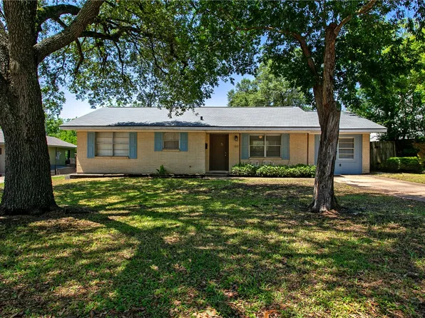 104 Redmond Dr, College Station, TX 77840