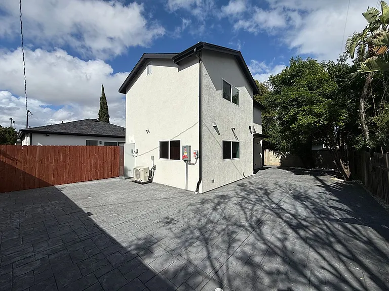 16918 Bassett St — Photo 13