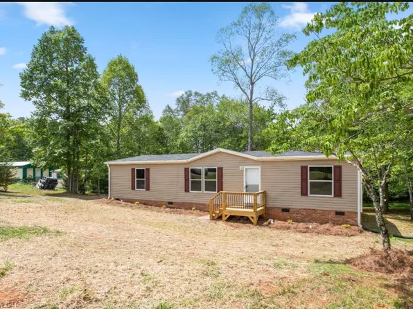 2664 State Highway Highway268, Pinnacle, NC 27043
