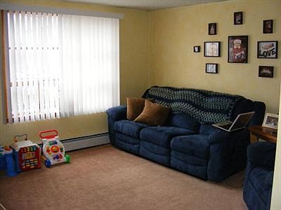 2nd image of 208 W 15th St
