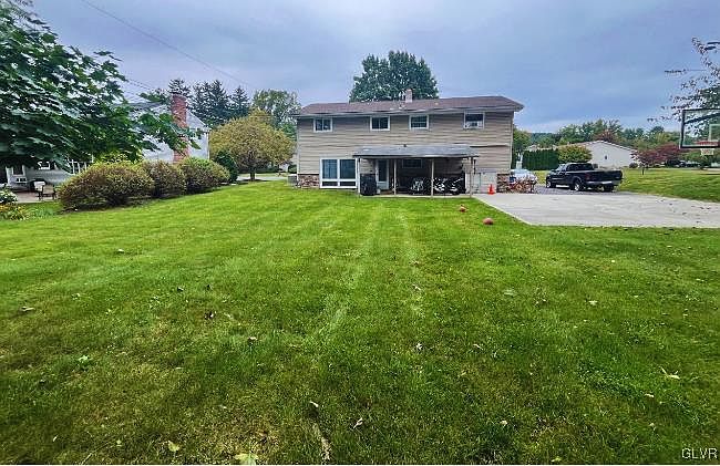 2nd image of 926 Johnston Dr