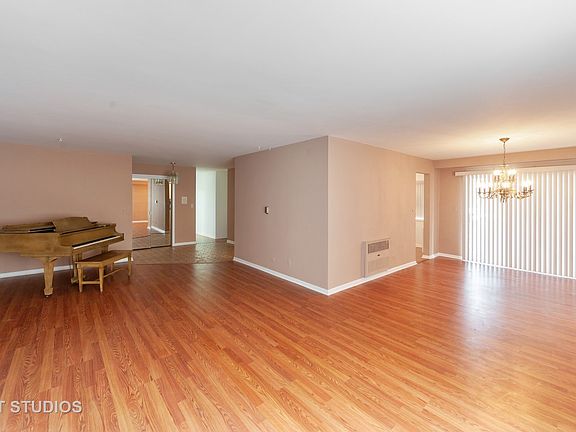 4th image of 5251 Galitz St APT 105