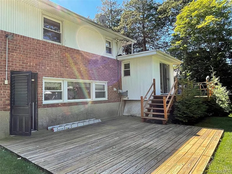 2 Stuart Dr — Photo 17
