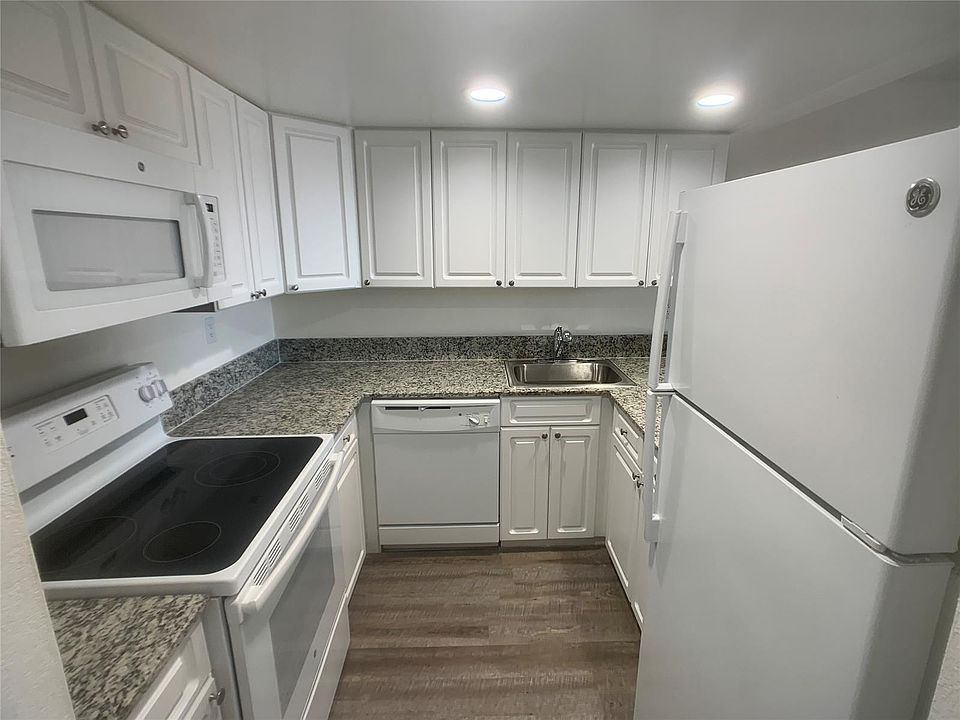 1st image of 19221 NE 10th Ave #201