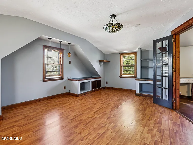 15 Woolley Ave — Photo 16