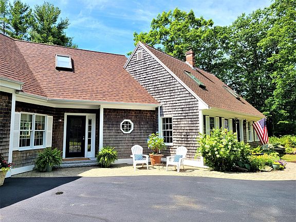 3rd image of 207 Beachwood Ave