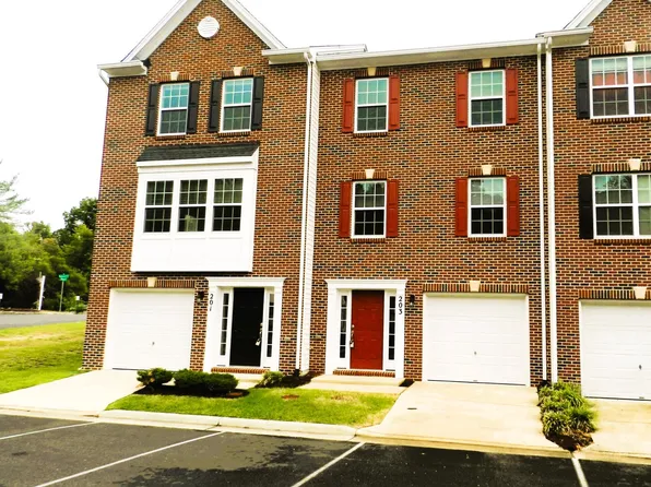 203 Dundee Pl, Fredericksburg, VA 22405