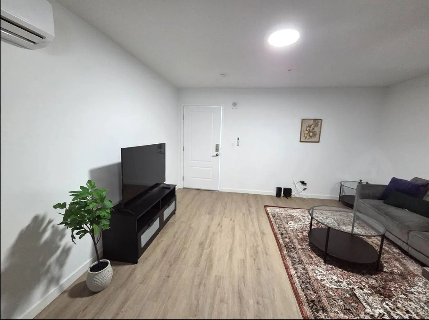 1577 N Fair Oaks — Photo 1