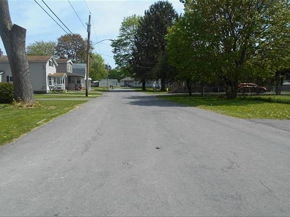 5th image of 16 Sauquoit St