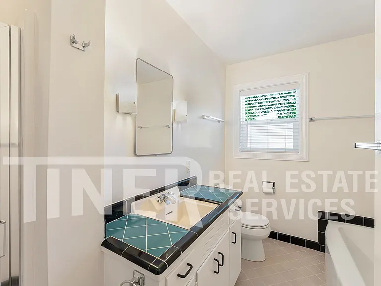 541 Sandburg Dr — Photo 15